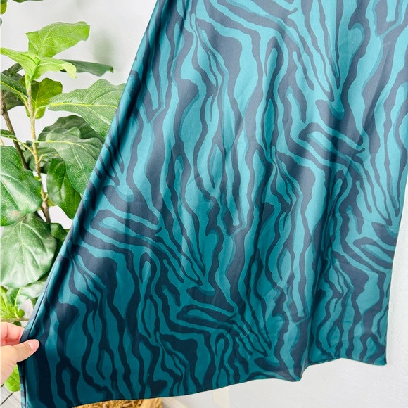 J Crew Slip On Zebra Stripe Midi Satin Dark Pine Green Black Skirt - Picture 5 of 7